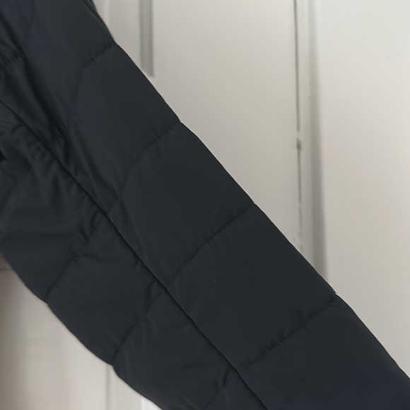 Lululemon Men’s Outer Blazer, black, with lightweight quilted sleeves - Picture 6 of 10